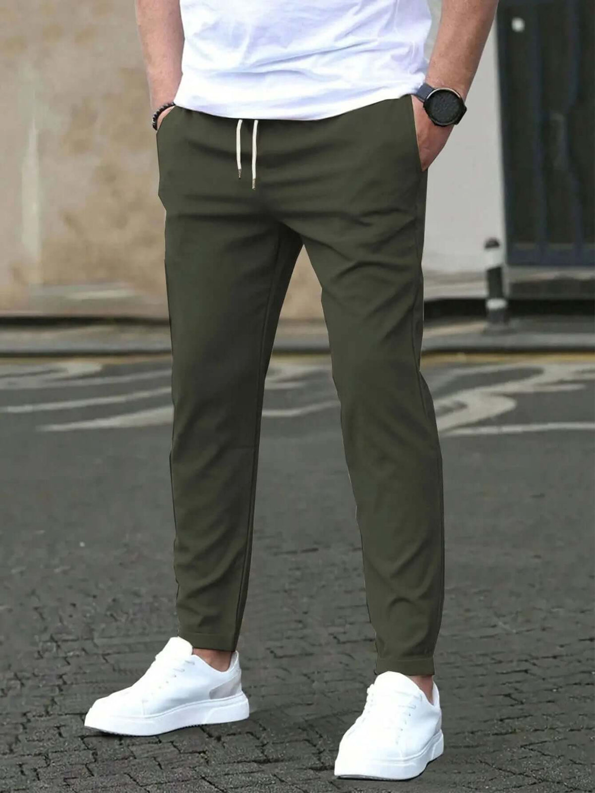 Slim Fit Cropped Pants – Casual Straight-Leg Trousers with Leather Tag
