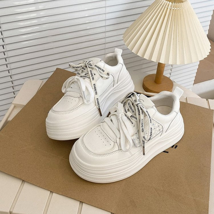 Women Double Lace Platform Sneakers Stitched Detail Chunky Thick Sole Skate Shoes Minimalist Street Style Lace Up Casual White Board Trainers