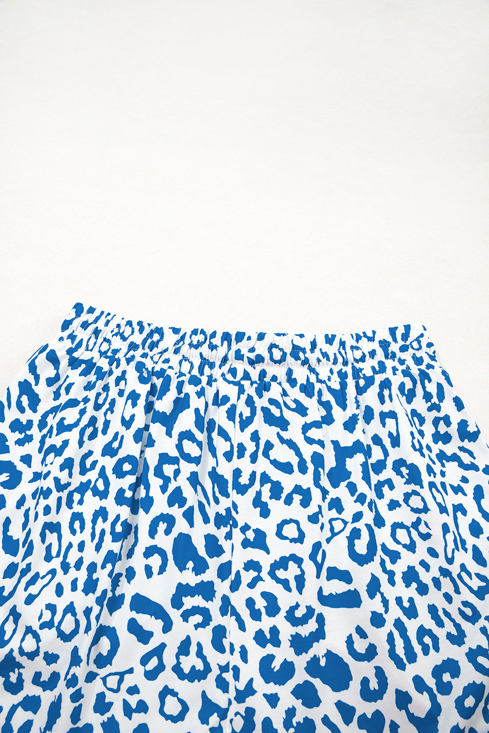 Pantalones cortos casuales con cordones, cintura elástica, ribete en contraste y estampado de leopardo azul