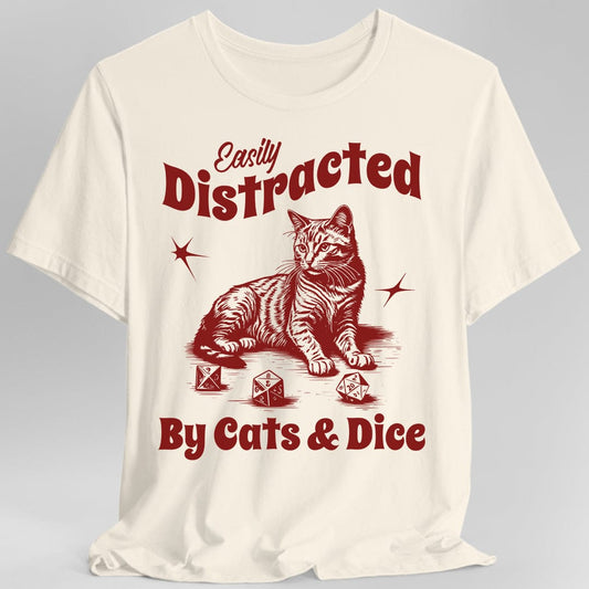 Camiseta "Fácil de Distraer por Gatos y Dados"