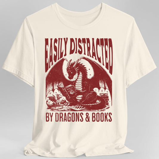 Camiseta Me distraigo fácilmente con dragones y libros