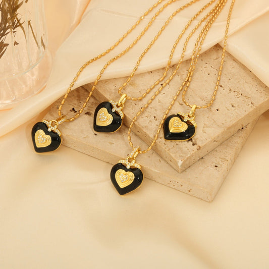 Collar con corazón de acero de titanio