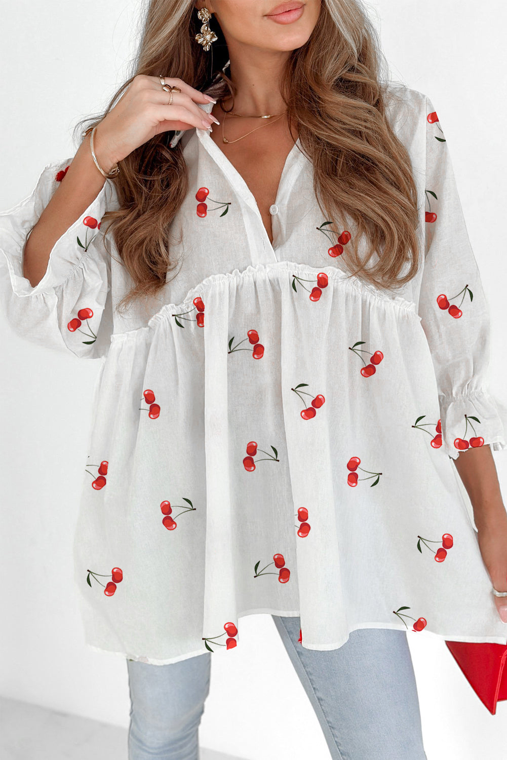 Blusa con cuello, manga con volante, estampado de cerezas blancas y detalle de volantes, estilo babydoll