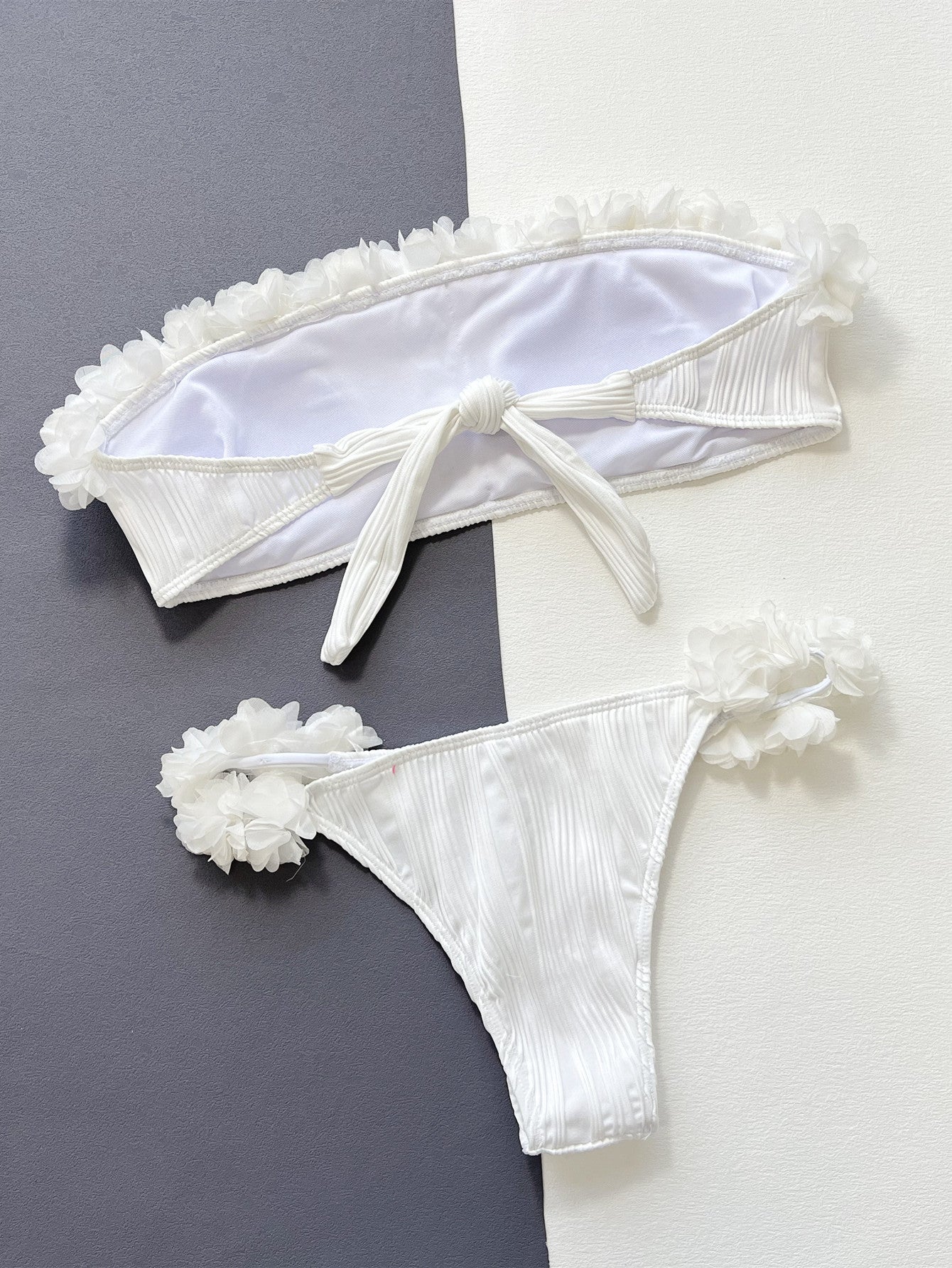 Conjunto de bikini de dos piezas con apliques para atar