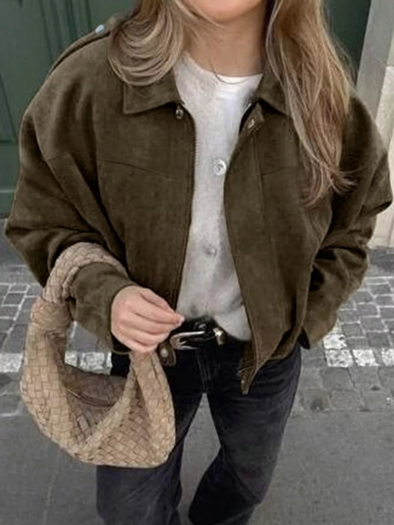 Chaqueta bomber corta de gamuza tallas grandes. Ver la tabla de tallas en "más detalles".