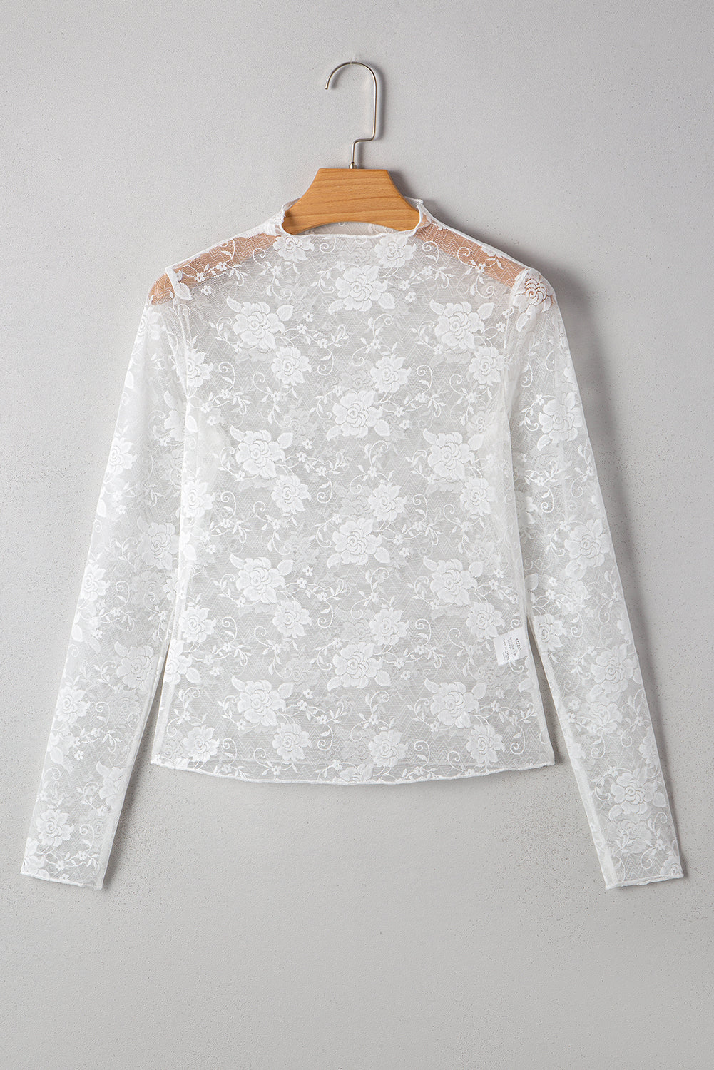 Top de manga larga de malla de encaje floral con cuello simulado en rosa albaricoque