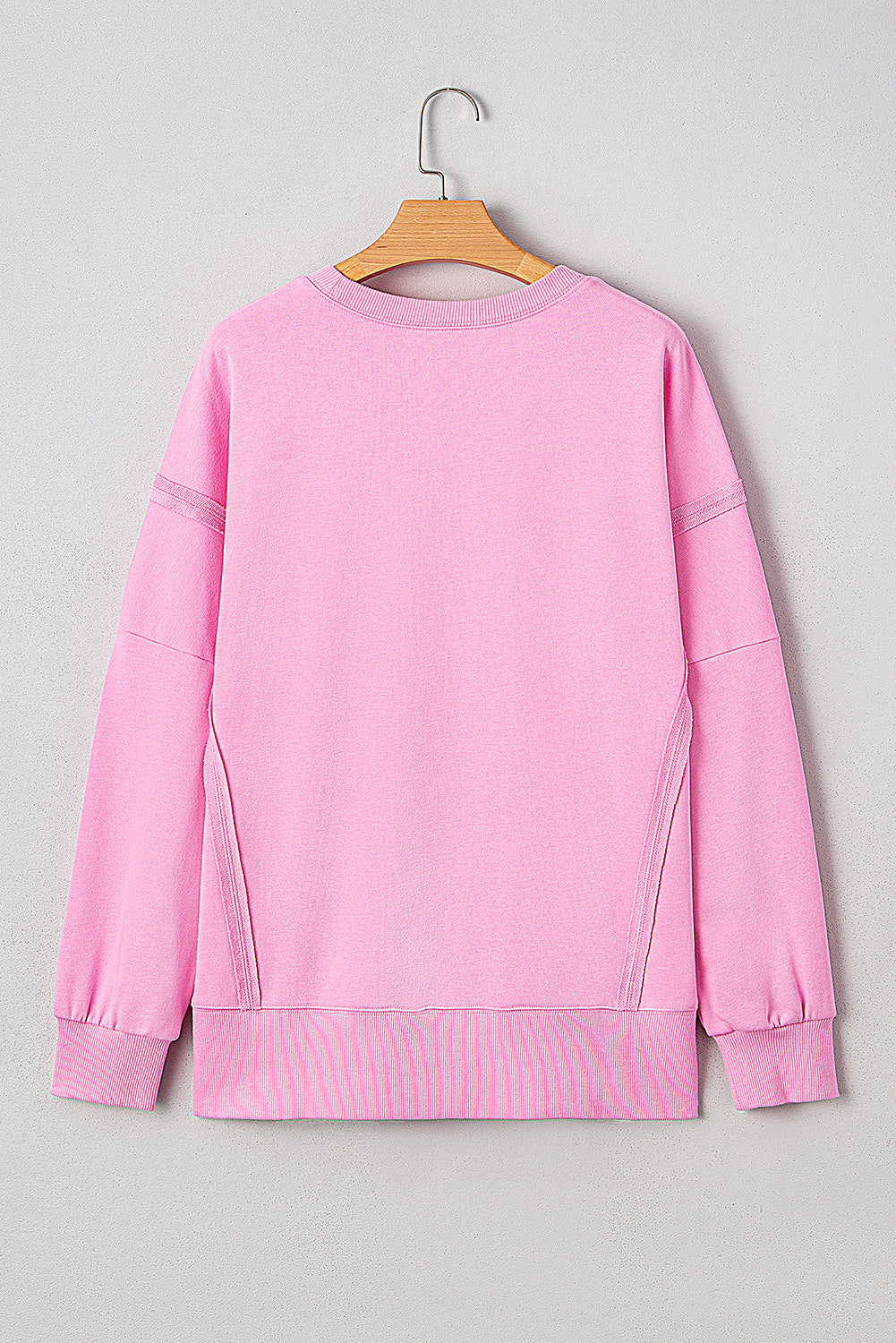 Sudadera holgada con lentejuelas de lazo rosa, gráfico de letras XOXO y costuras expuestas