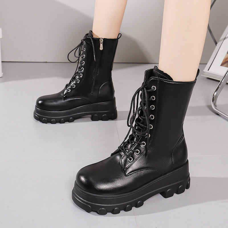 Chunky-sole British-style Motorcycle Boots With Laces And A Rider's Design
