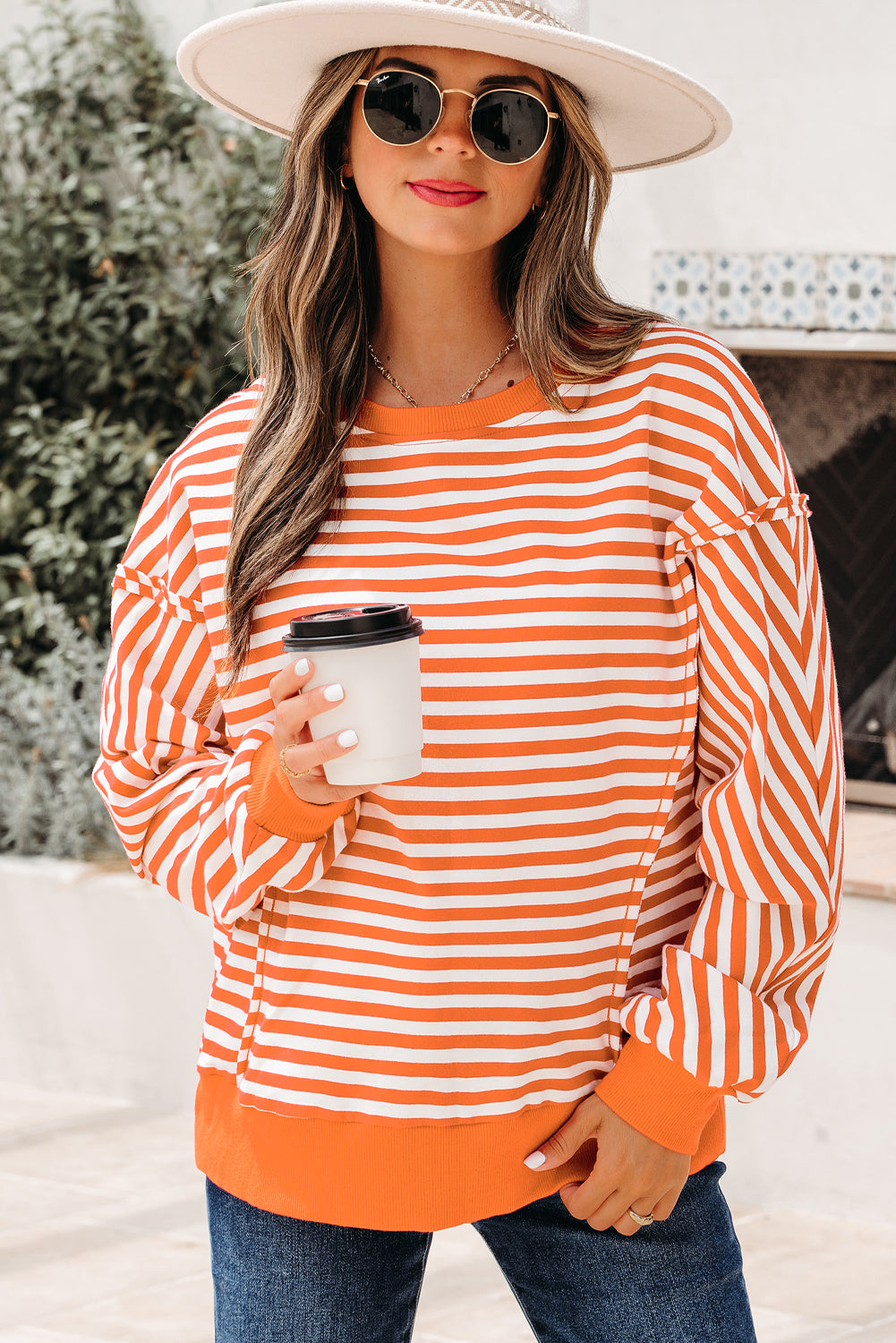Top tipo jersey casual de hombros caídos con costuras expuestas a rayas naranjas