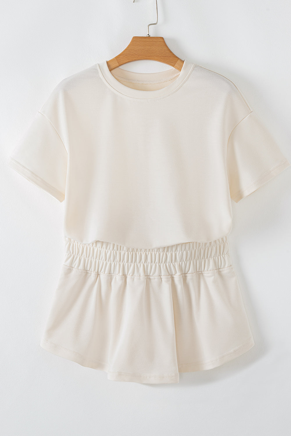 Conjunto de 2 piezas de camiseta corta y minifalda con volantes y cintura alta en color beige