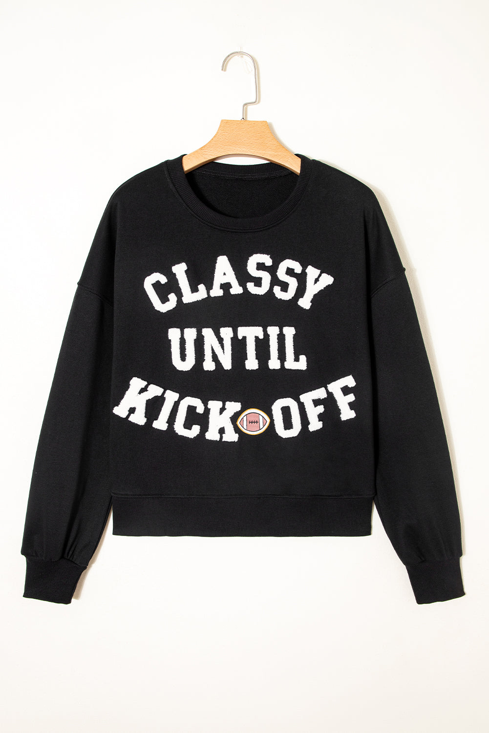 Sudadera suelta con letras de peluche "CLASSY UNTIL KICKOFF" negra