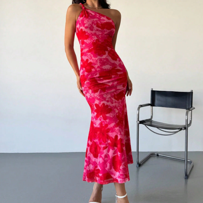 Vestido de mujer estilo europeo y americano con estampado de patrón irregular, tirantes y hombros.