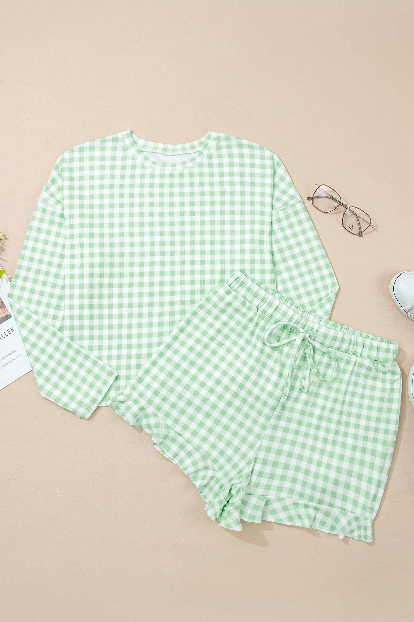 Conjunto de salón de 2 piezas: top de manga larga suelto de cuadros verdes y shorts con cordón