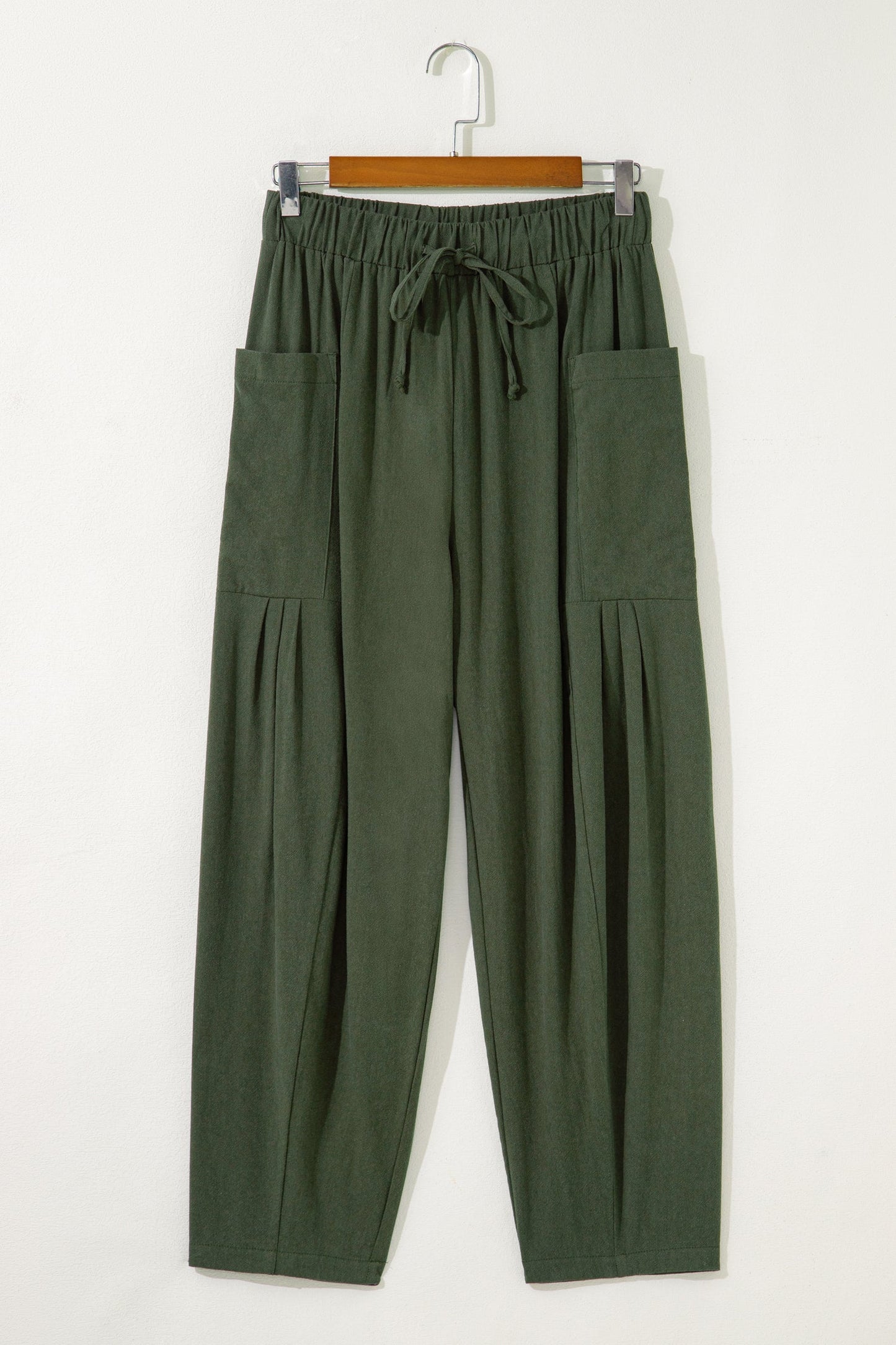 Pantalones casuales de pierna ancha con cintura elástica con cordón y bolsillos de parche en verde selva