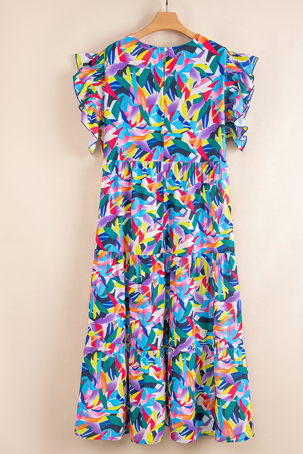 Vestido largo escalonado de talla grande con estampado abstracto azul y manga con volantes