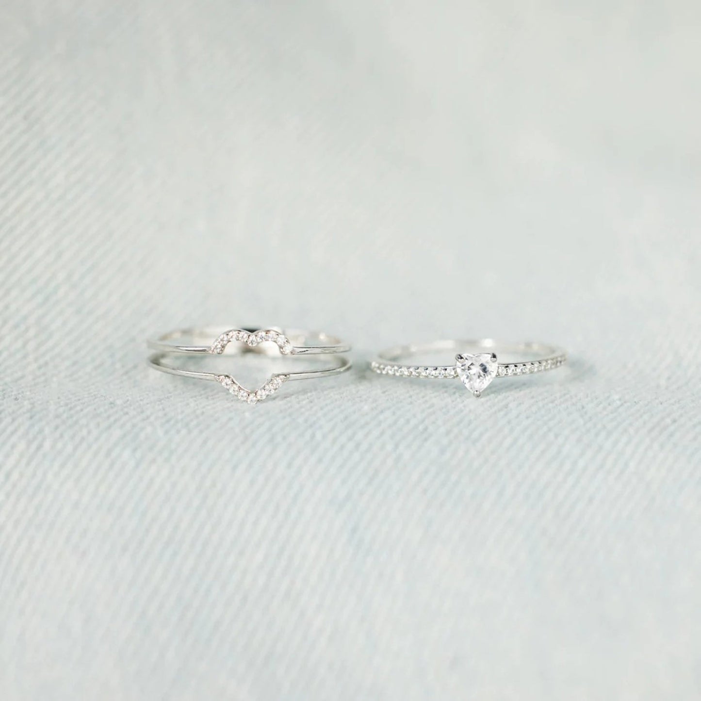 Anillo de Corazón con Circones Engastados de Plata de Ley 925