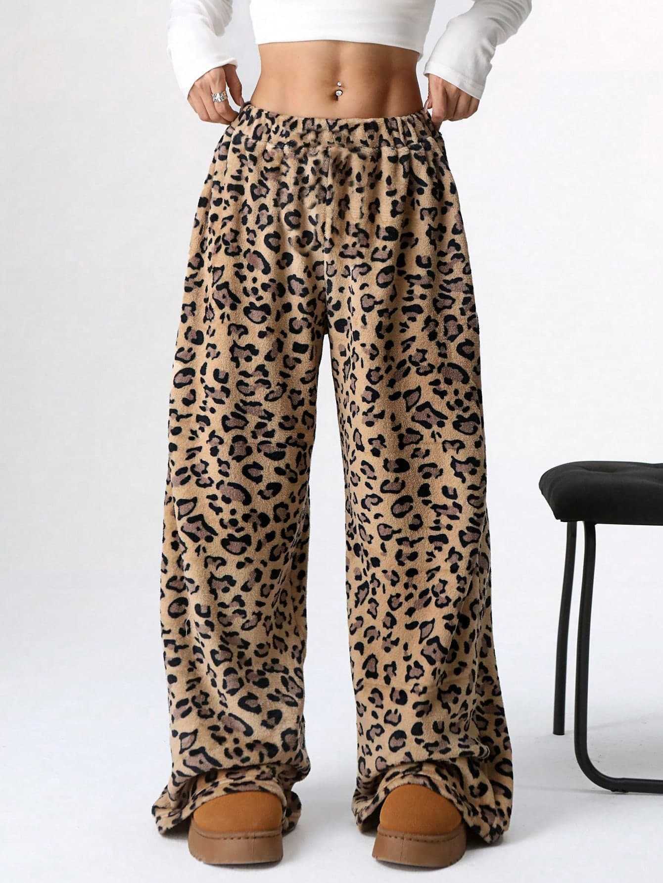 Pantalones de felpa anchos con estampado de leopardo