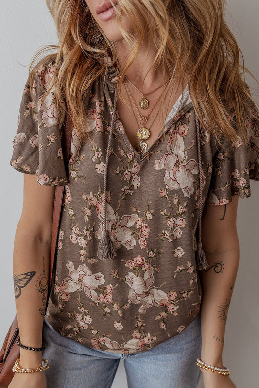 Blusa caqui de manga corta con estampado floral retro, cuello en V y borlas
