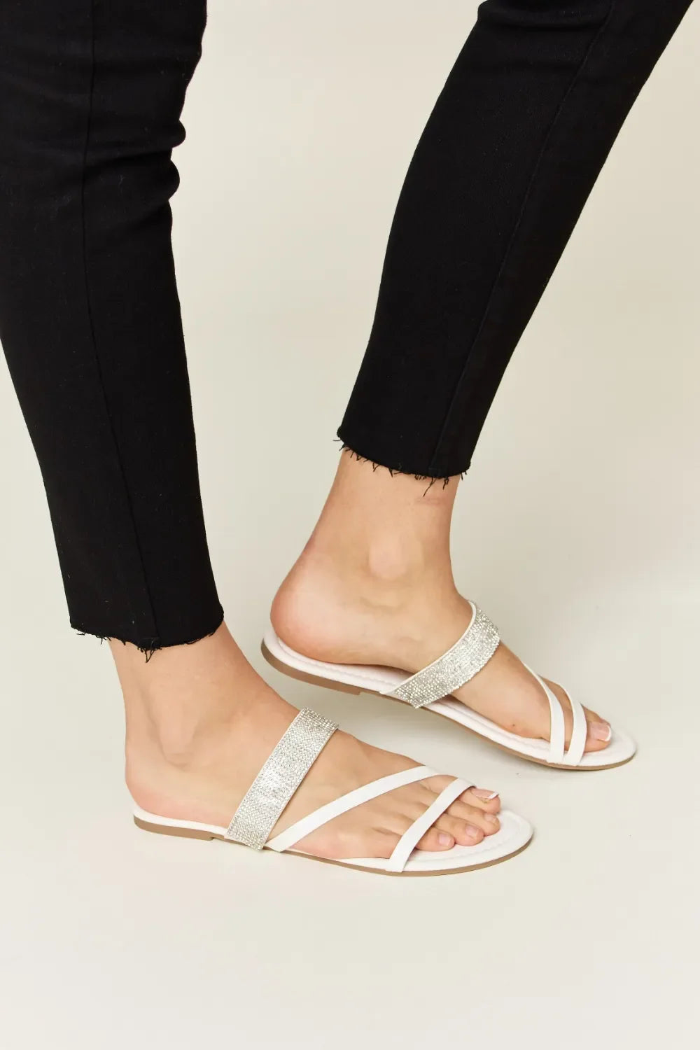 Sandalias planas con tiras de diamantes de imitación WILD DIVA