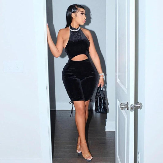 Body de pedrería plisado con cuello halter y letras sexy