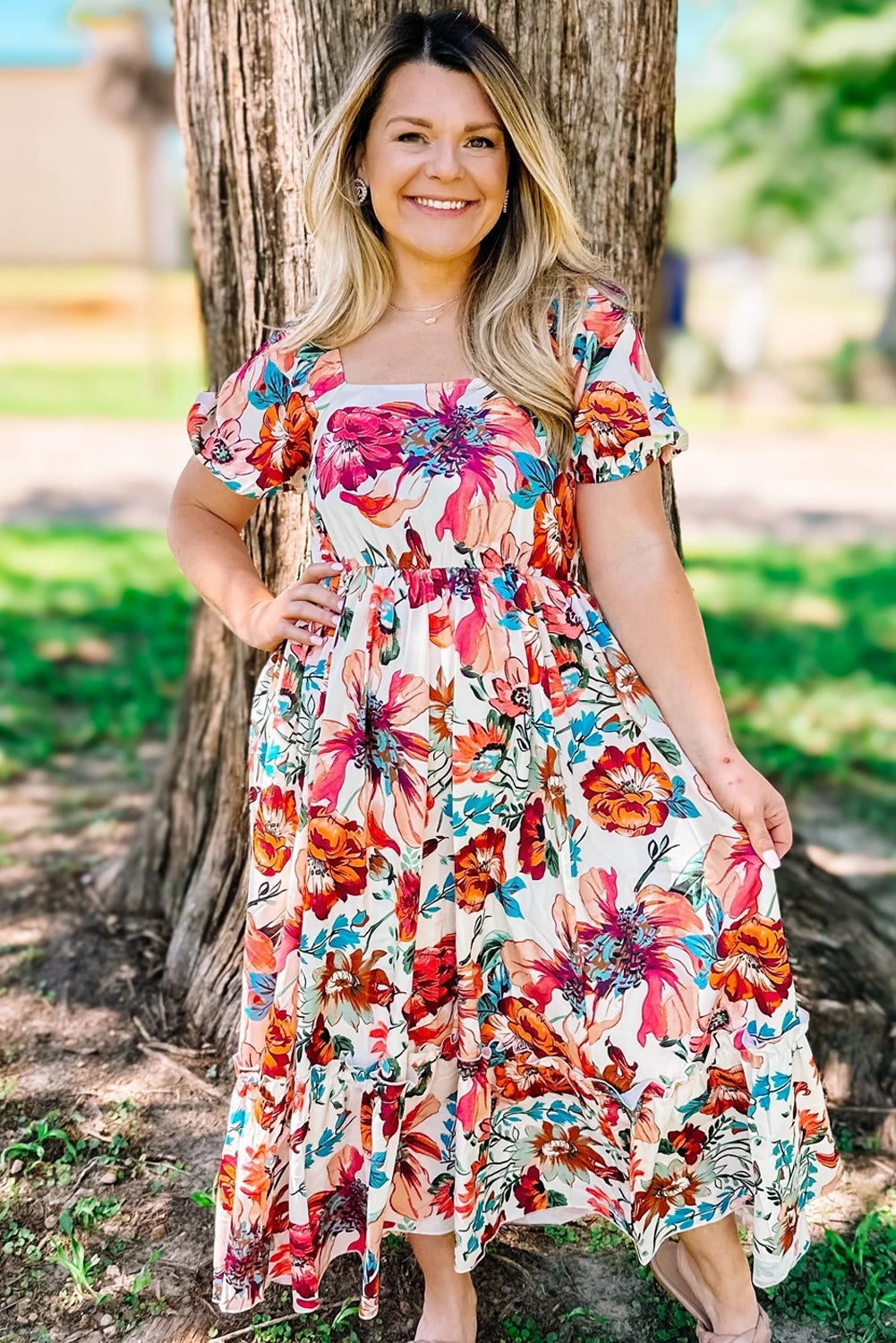 Vestido Midi Fluido de Talla Grande con Escote Cuadrado, Mangas Abullonadas y Estampado Floral Blanco