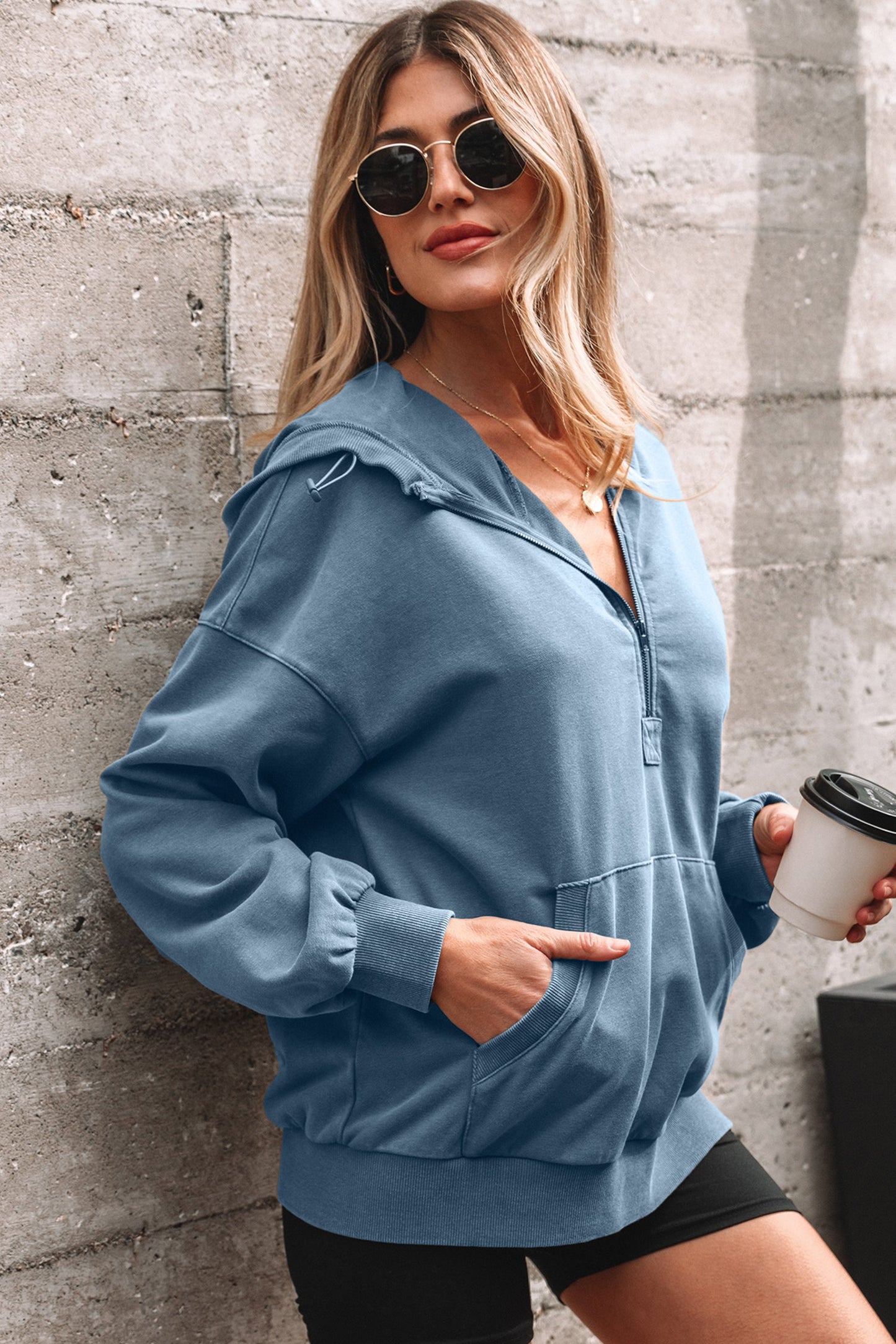 Sudadera con capucha holgada de lavado mineral con medio cierre y bolsillo canguro, negra