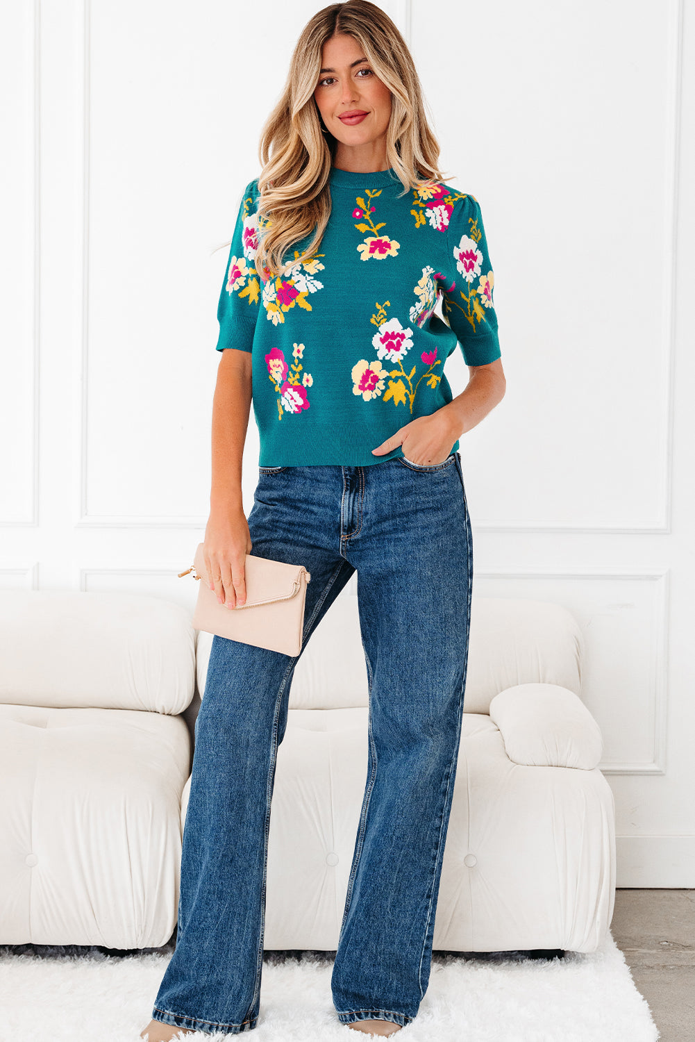 Camiseta de punto de manga corta con cuello alto y estampado de flores azules