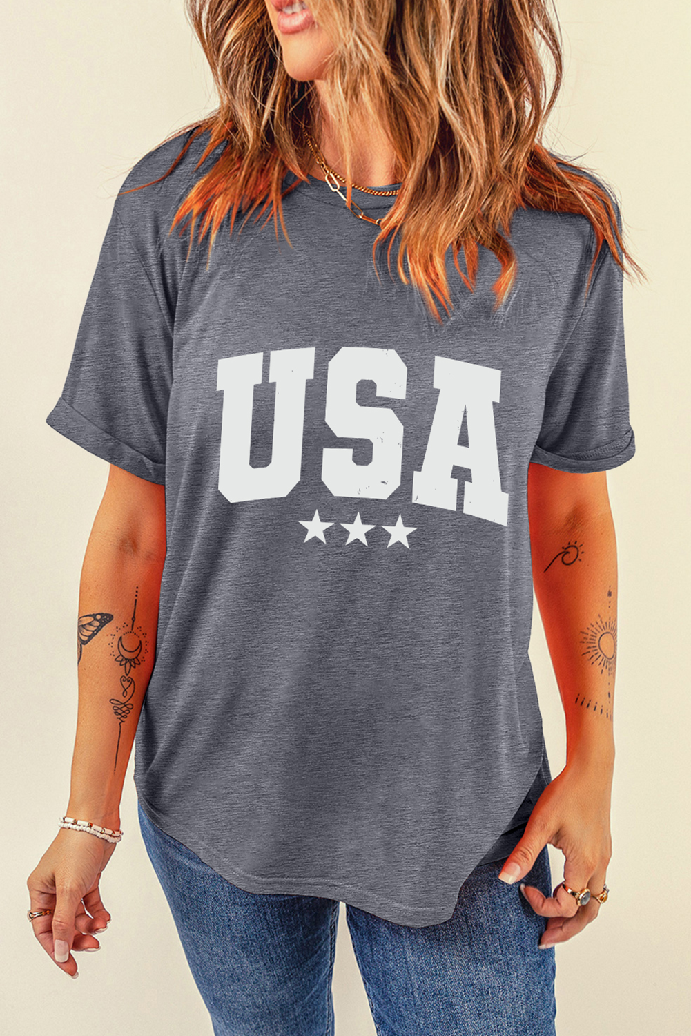 Camiseta de cuello redondo gris con letras USA