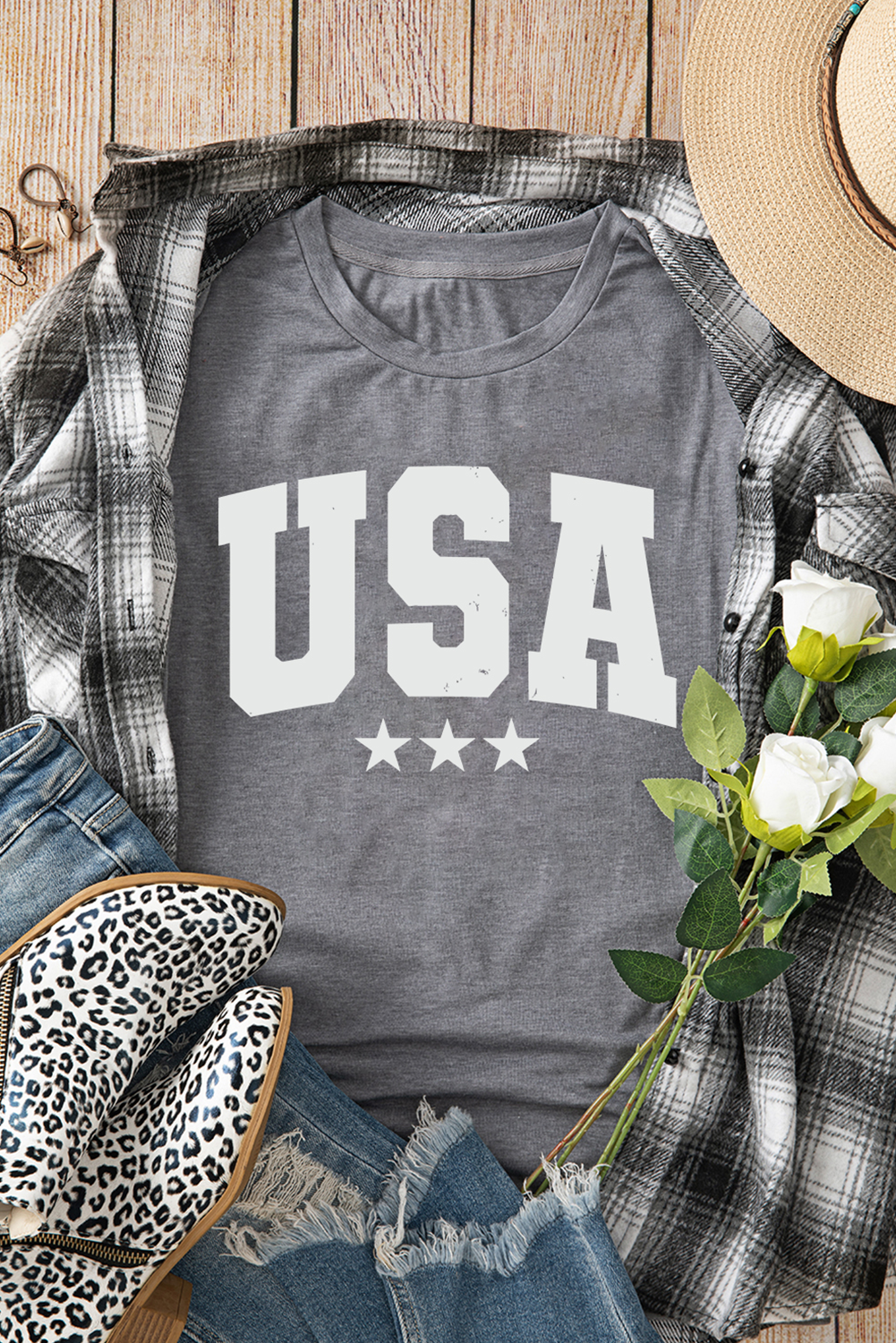 Camiseta de cuello redondo gris con letras USA