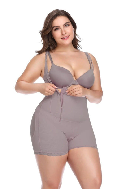 Hermoso mono de mujer gorda de talla grande con corsé y pantalones de cadera tipo "hip-hip" de durazno