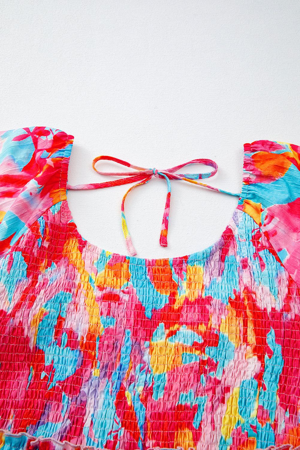 Vestido de Talla Grande con Estampado Floral Abstracto, Mangas Abullonadas, Escote Cuadrado, Busto Fruncido y Espalda Atada
