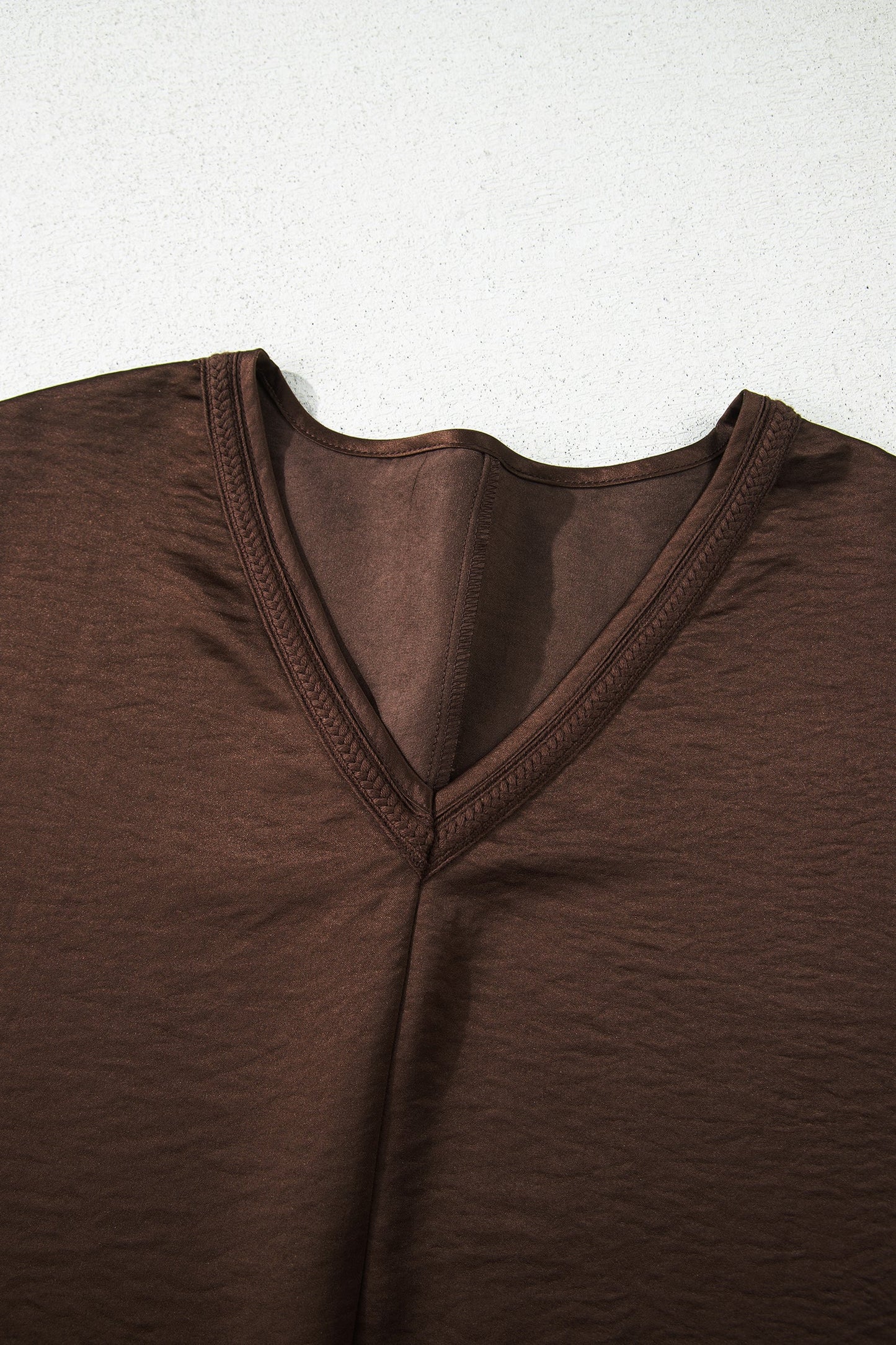 Conjunto de 2 piezas: top suelto de manga larga con cuello de pico trenzado marrón oscuro y pantalones de talle alto con cordón