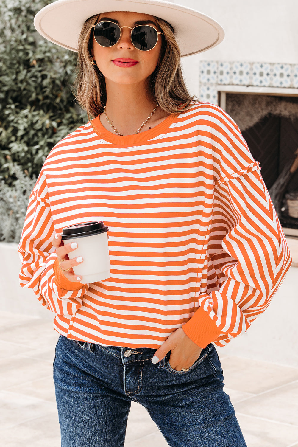Top tipo jersey casual de hombros caídos con costuras expuestas a rayas naranjas