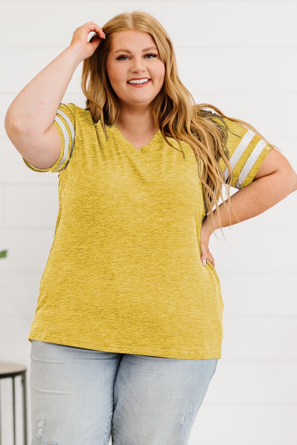 Camiseta de talla grande con cuello de pico a rayas. Consulta la tabla de tallas en "más detalles"