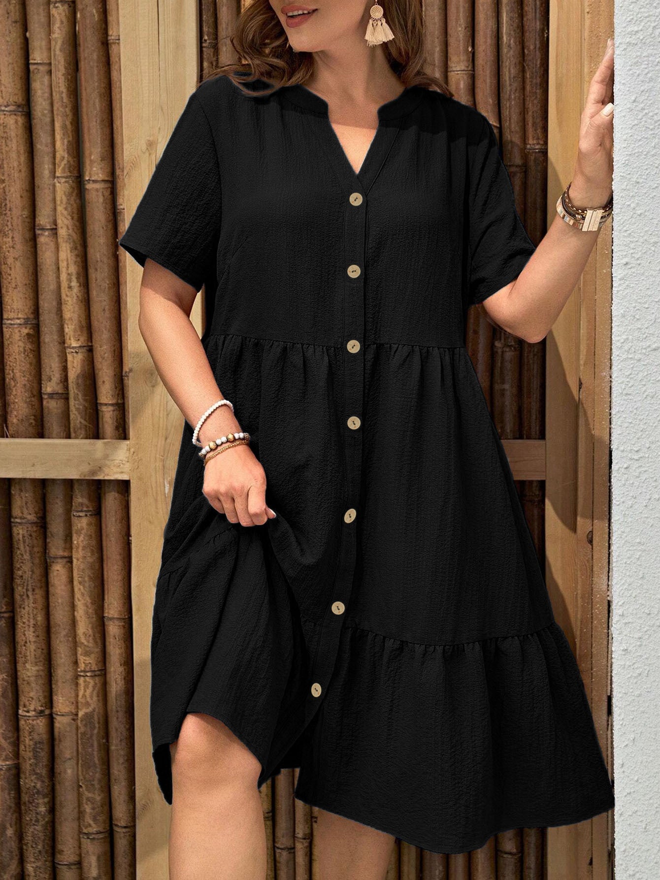 Vestido midi de talla grande con cuello de pico y botones delanteros