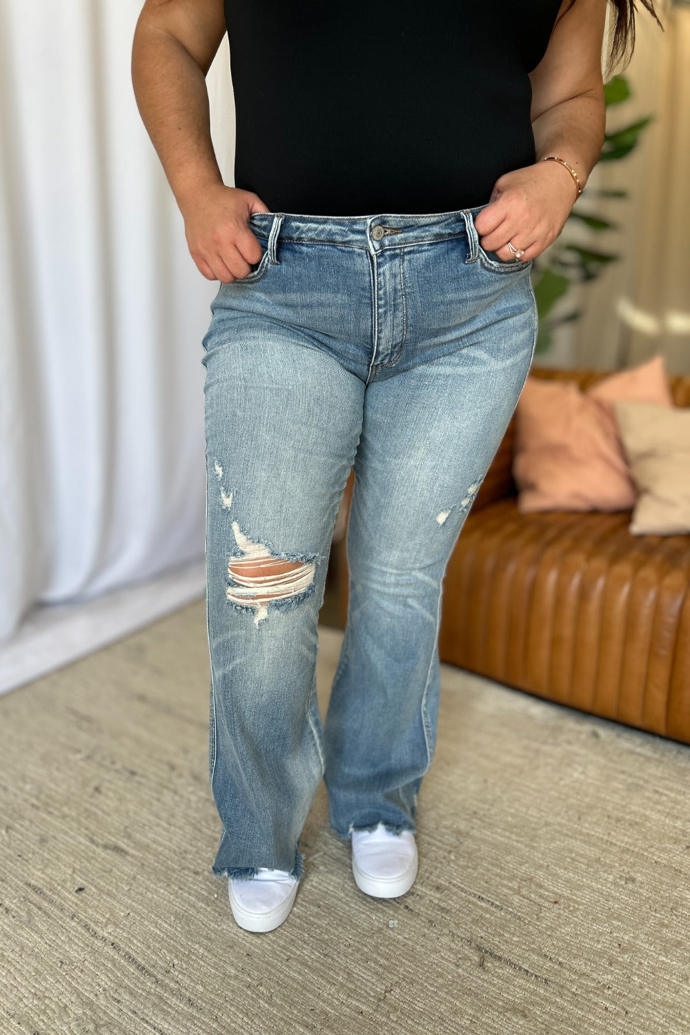 Judy Blue Talla Completa Tiro Medio Control Abdomen Acampanado Roto