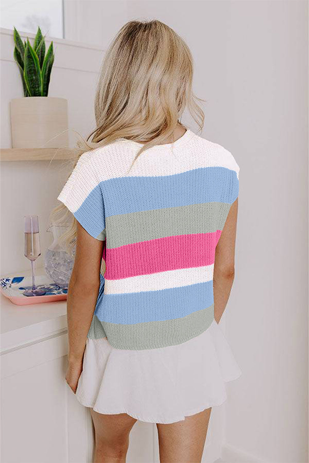 Camiseta tipo suéter con cuello en V con muesca y bloques de color azul claro