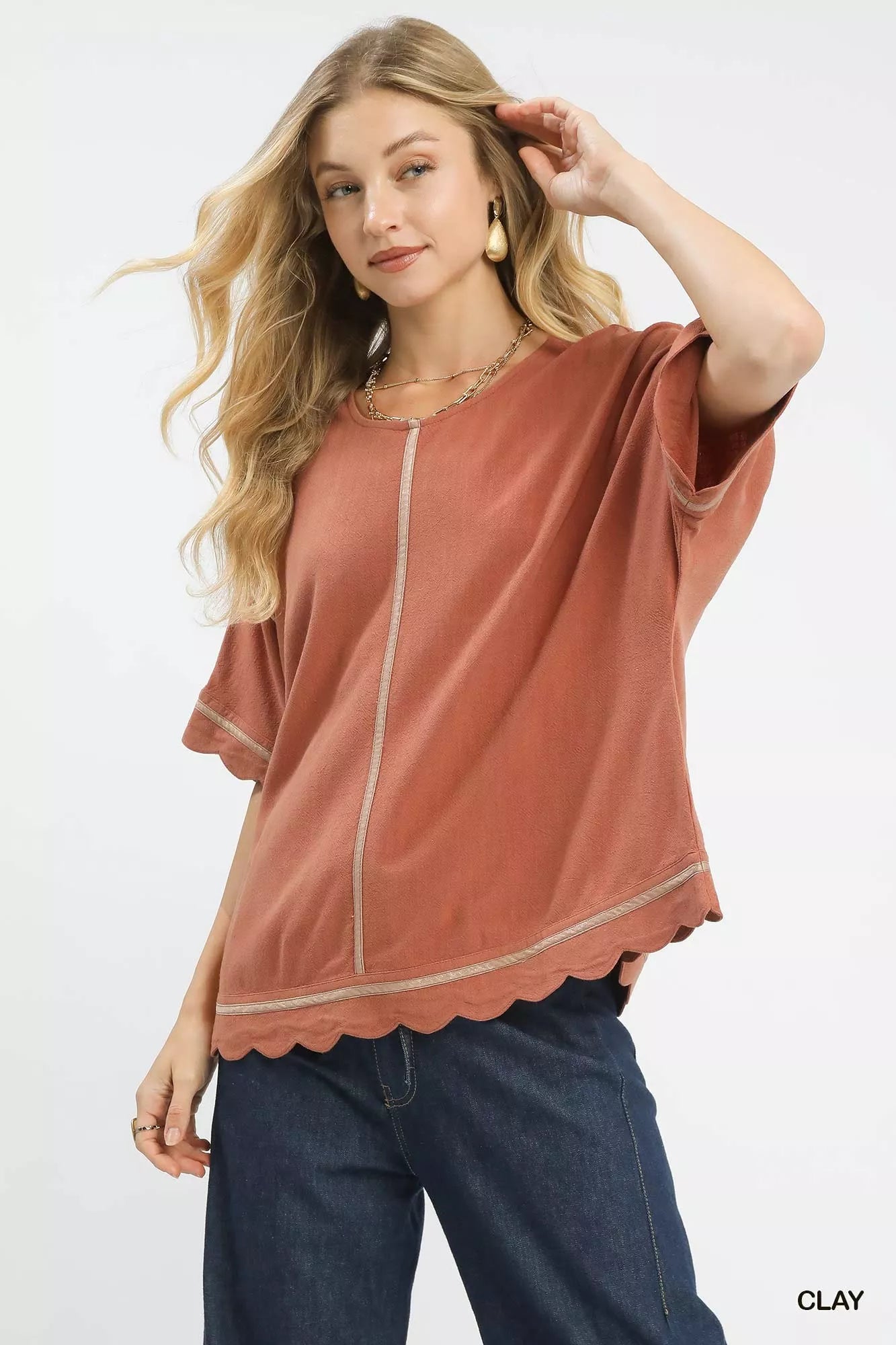 Top de lino con ribete festoneado Umgee