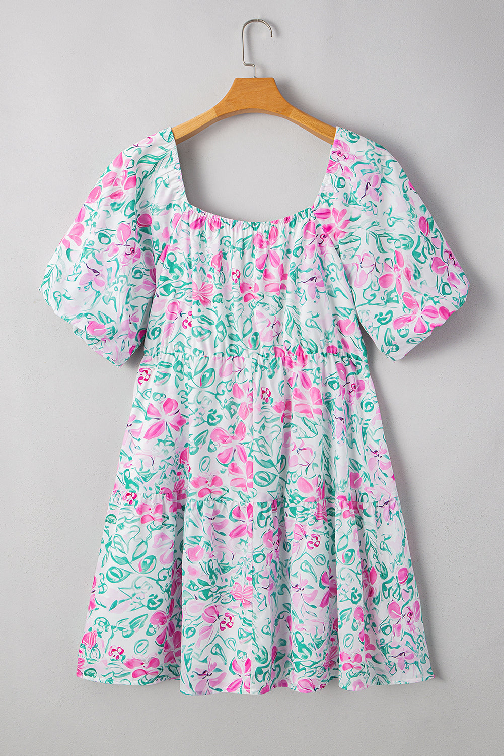 Minivestido de talla grande con estampado floral blanco, ribete de ric-rac y escote cuadrado