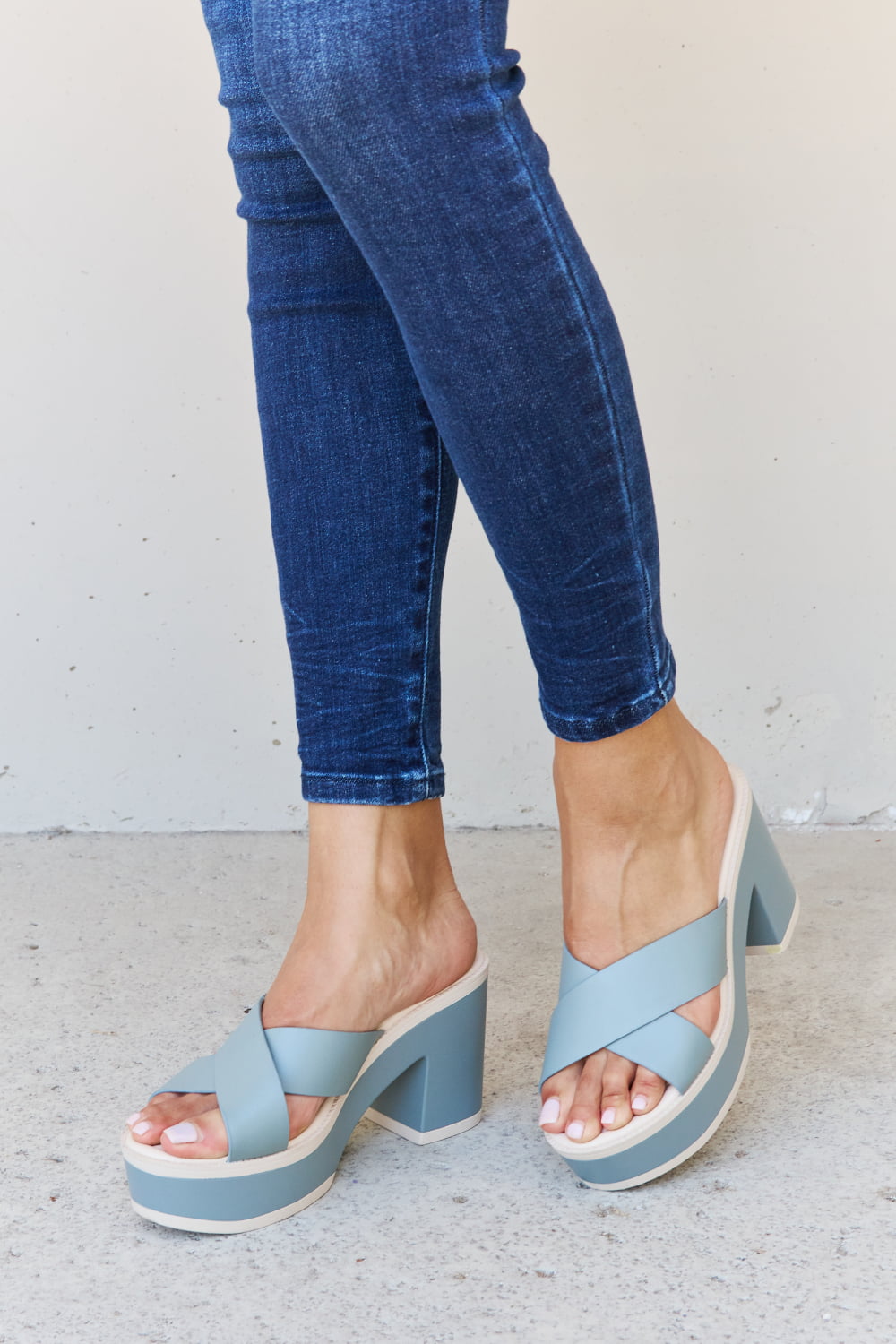 Sandalias de plataforma con contraste Weeboo Cherish The Moments en azul niebla