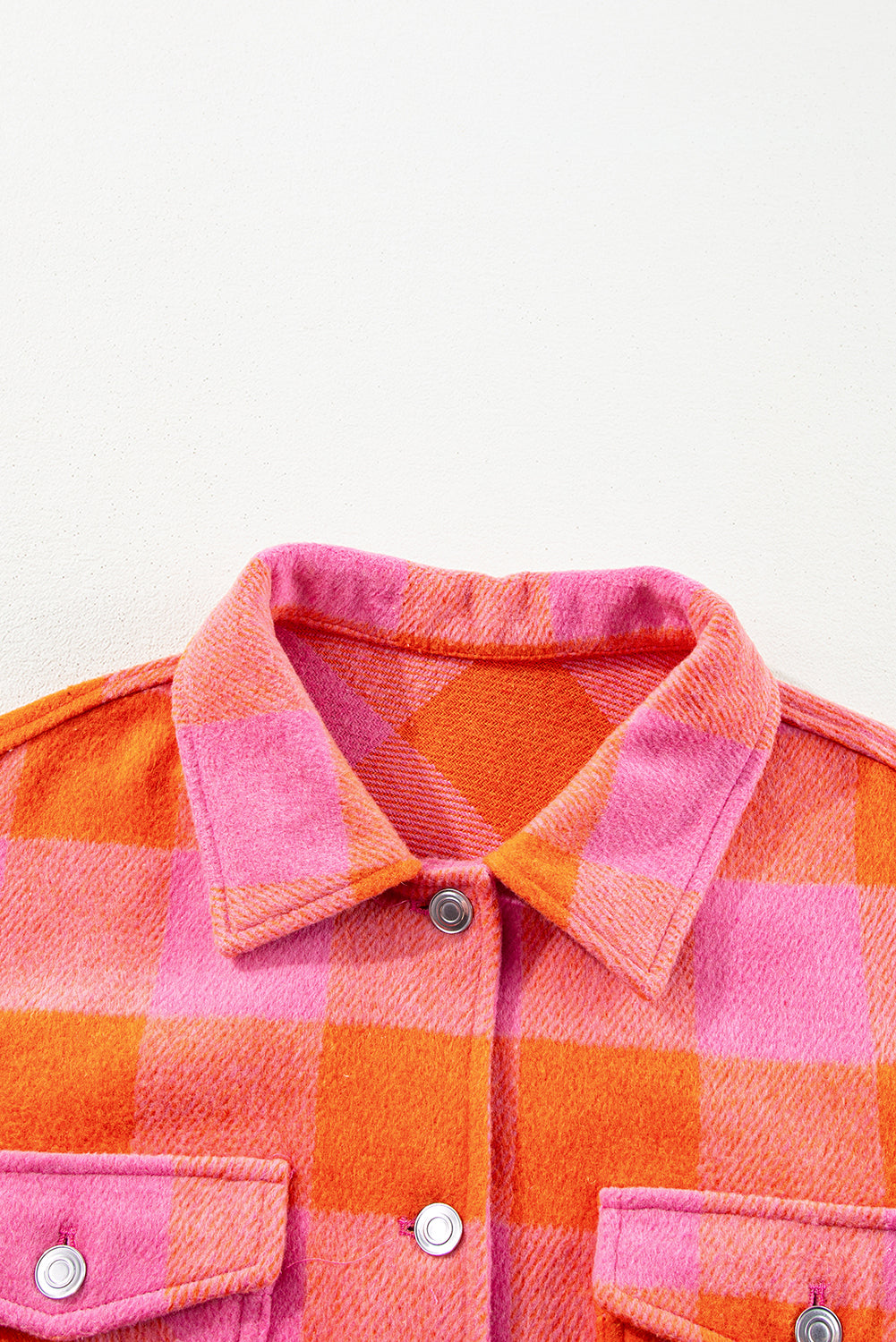Chaqueta con cuello vuelto, bolsillos en el pecho y botones, a cuadros naranjas
