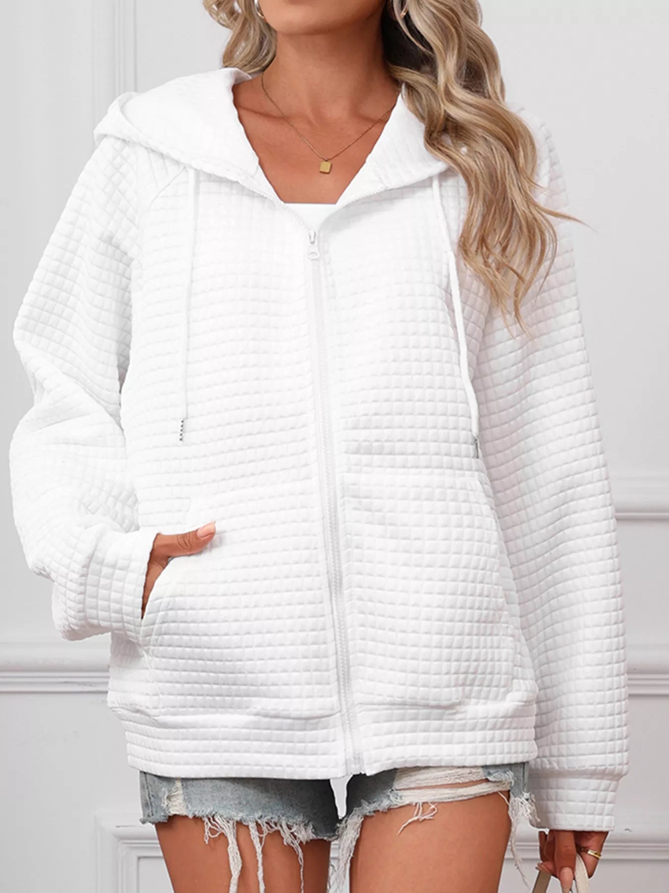 Chaqueta con capucha y cremallera, acolchada con textura, talla grande