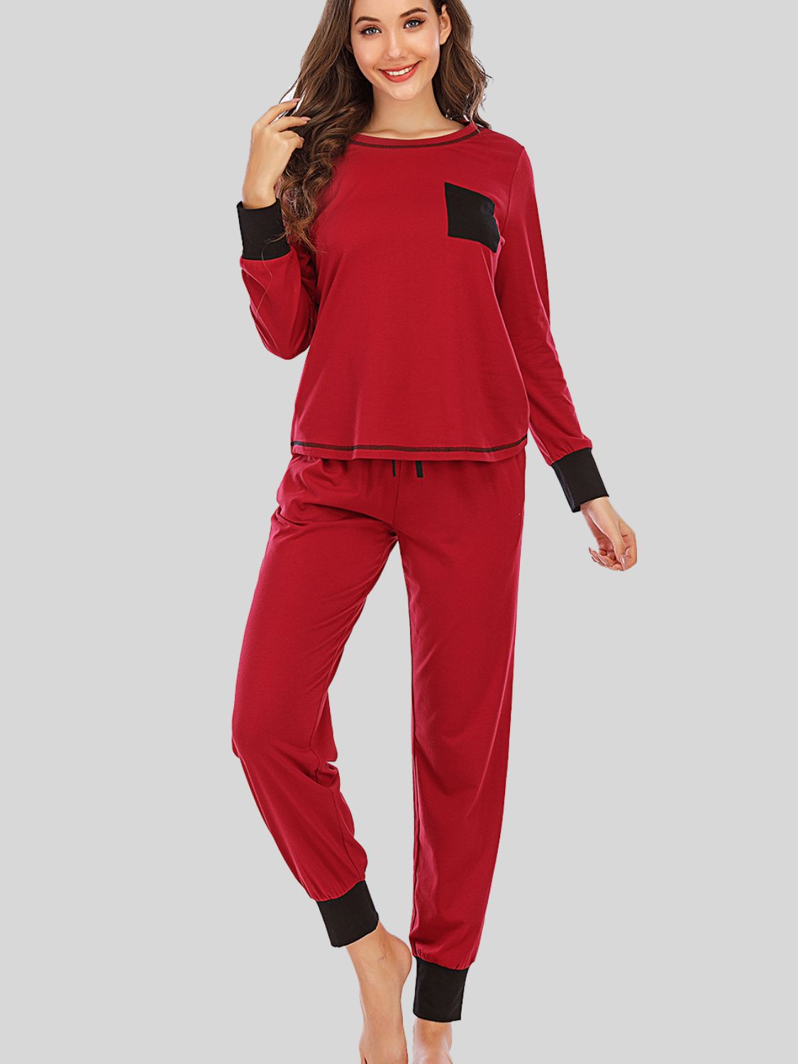Conjunto de pantalones y top de cuello redondo para estar en casa