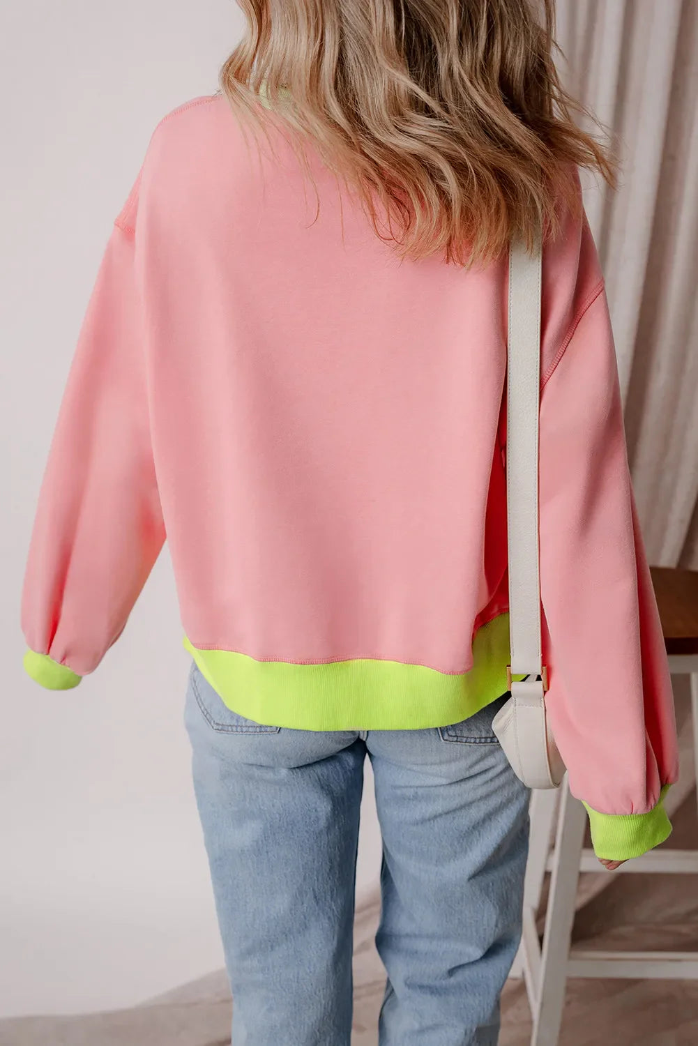 Sudadera de cuello redondo con manga larga y estampado de letras
