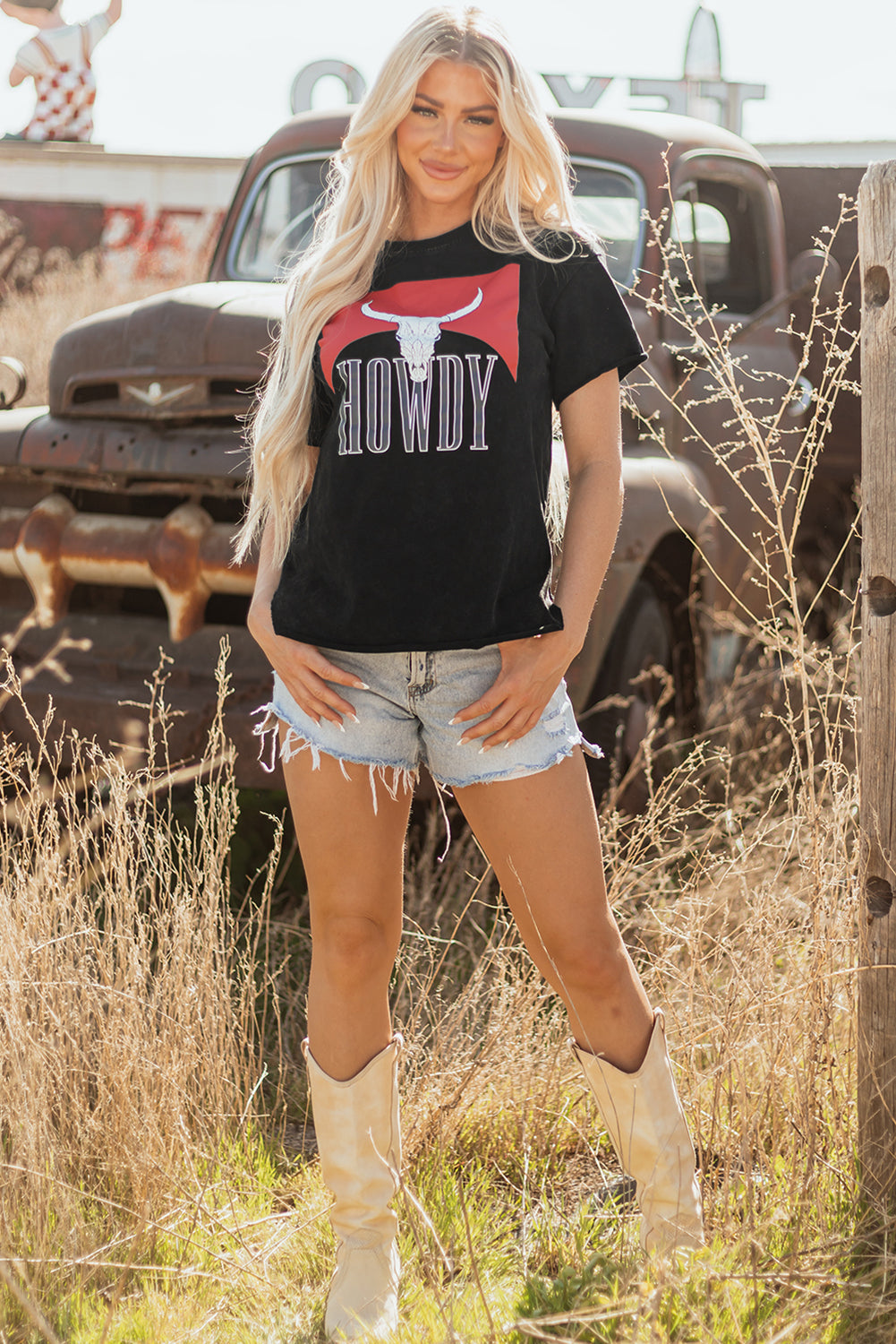 Camiseta suelta con aberturas laterales y estampado de cabeza de buey "HOWDY" de estilo occidental negro