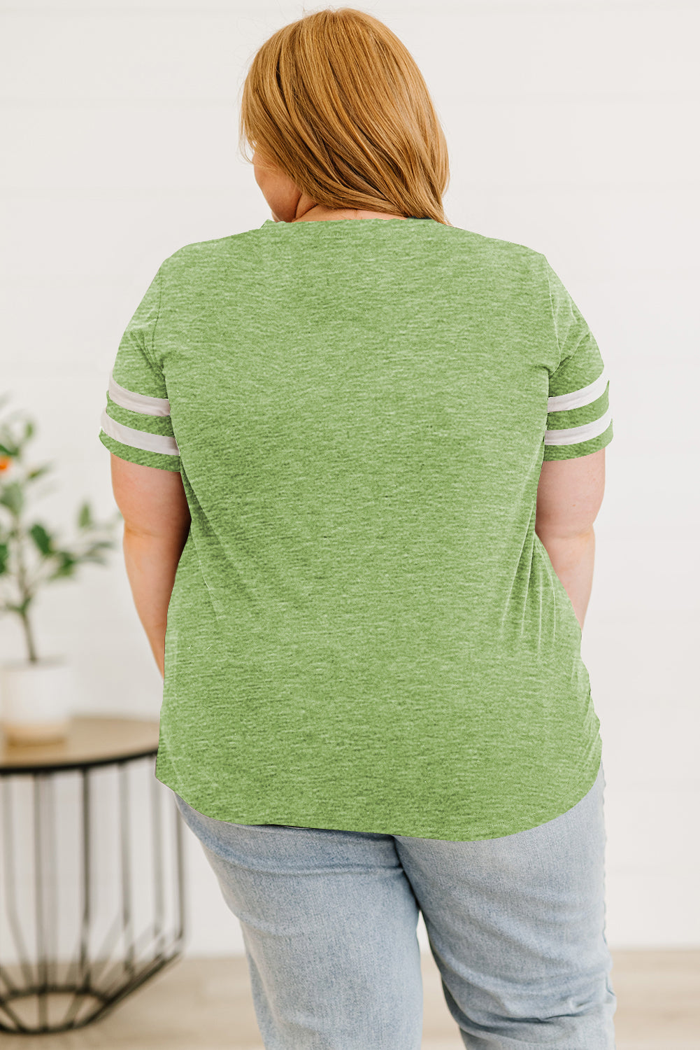 Camiseta de talla grande con cuello de pico a rayas. Consulta la tabla de tallas en "más detalles"