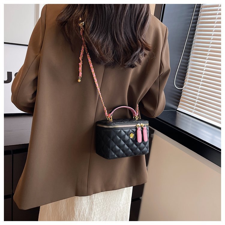 Women's Special-Interest Design Diamond Chain Travel Bag