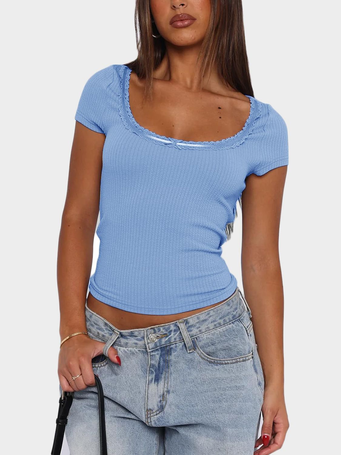 Camiseta de manga corta con cuello redondo y detalles de encaje