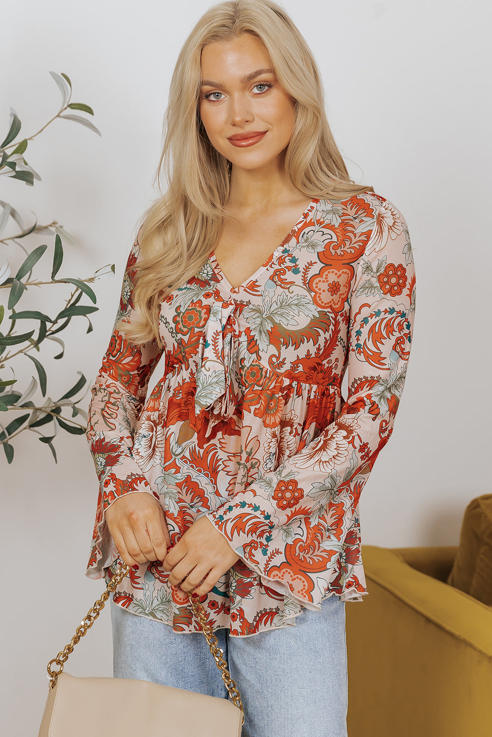 Blusa Naranja Estampado Floral con Nudo, Escote Pronunciado y Mangas Acampanadas