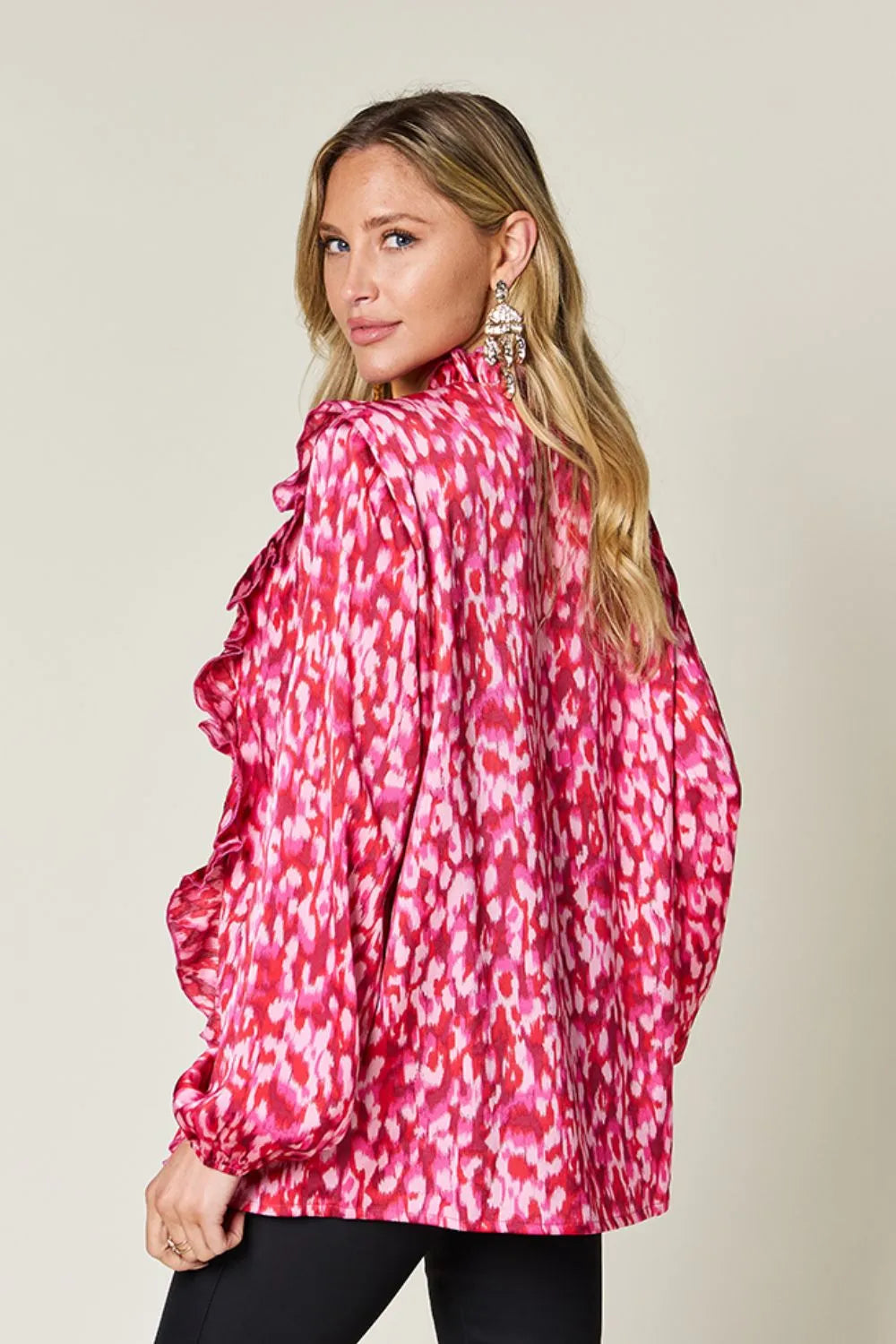 Camisa de manga abullonada con volantes estampada Double Take, talla completa